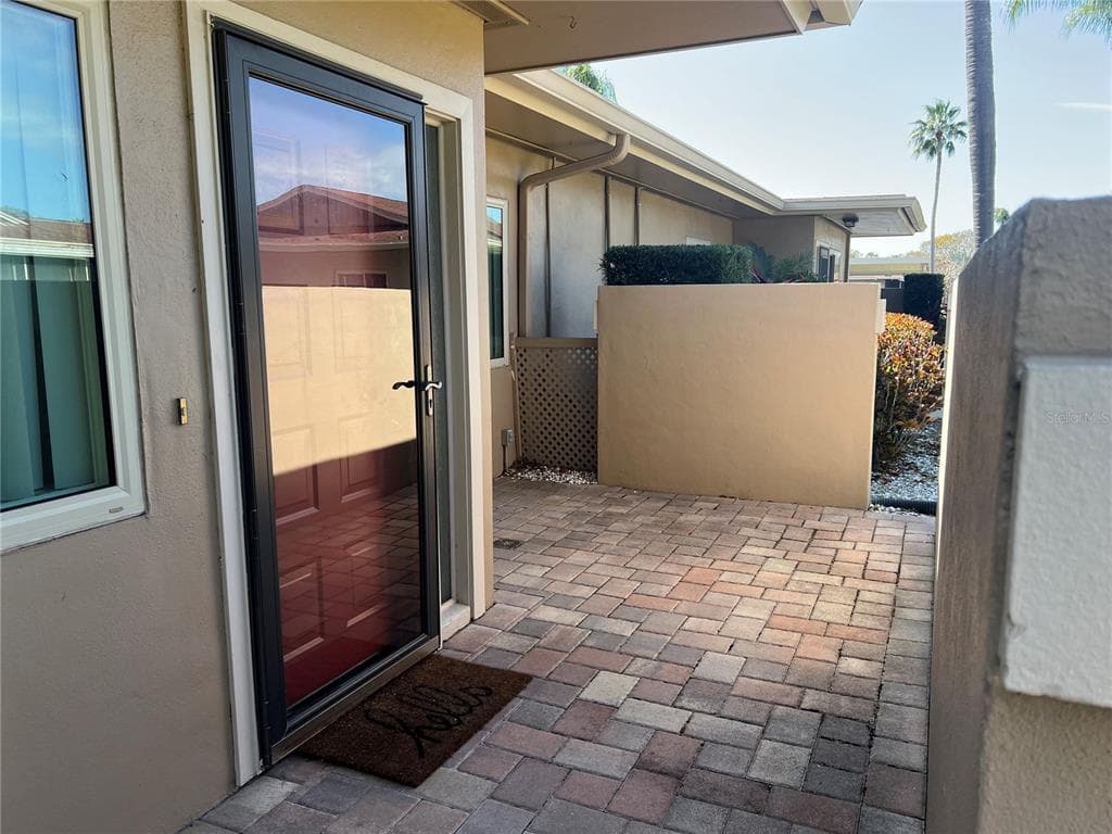 2292 OAK NECK ROAD UNIT B CLEARWATER, FL 33763