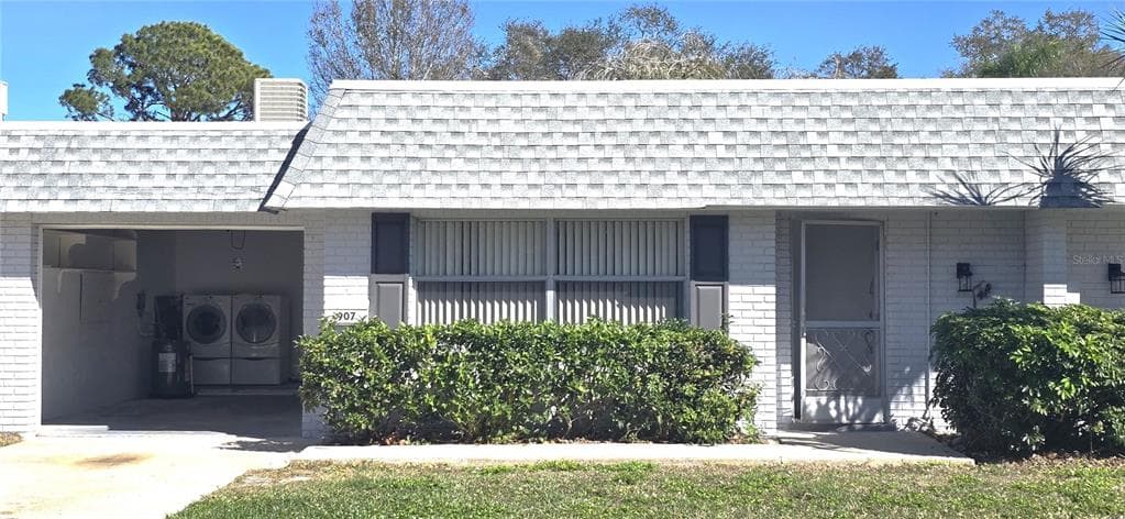 907 CARA DRIVE LARGO, FL 33771