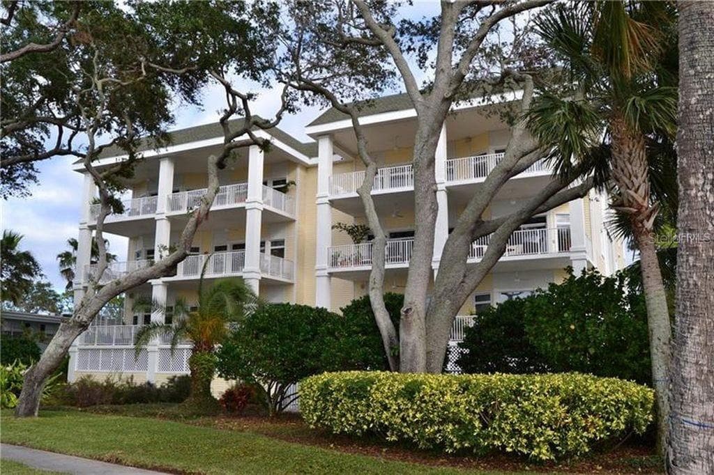1135 VICTORIA DRIVE UNIT 2