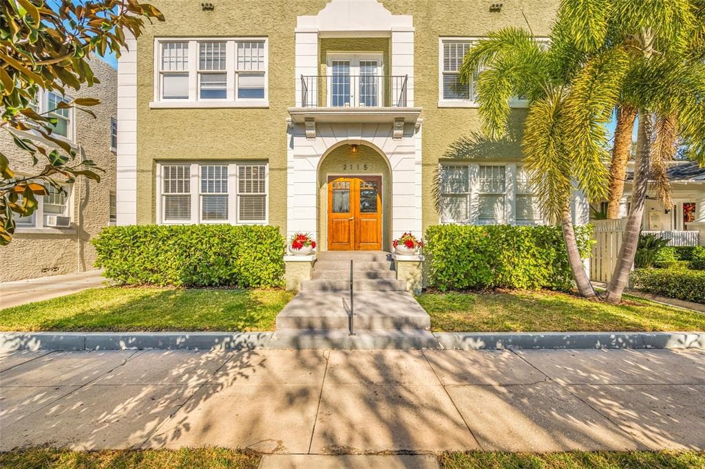 2115 W HILLS AVENUE UNIT 4 TAMPA, FL 33606