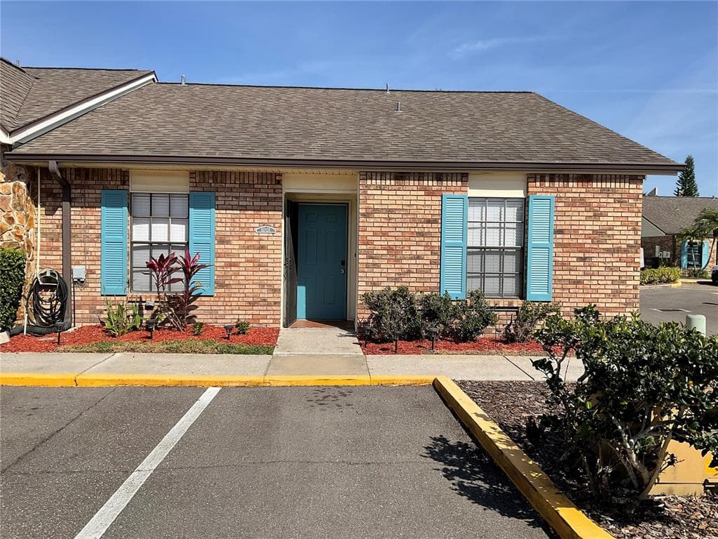 8701 CARROLL PALM PLACE TAMPA, FL 33614