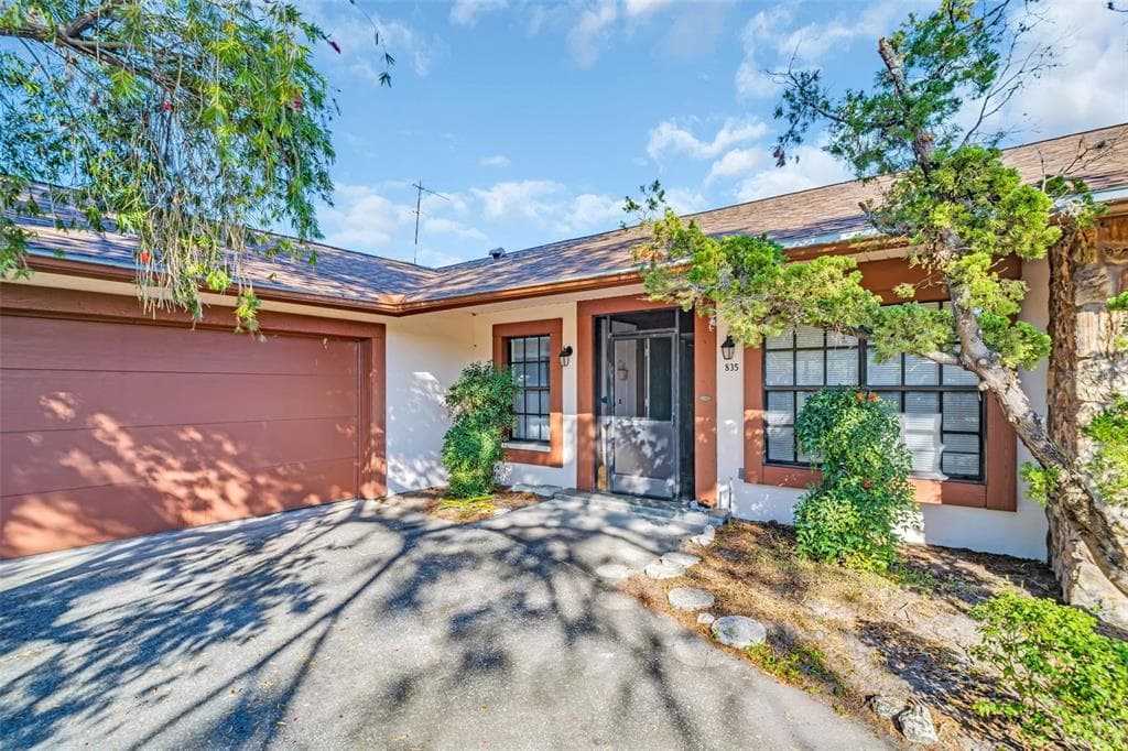 835 RUSTIC OAKS DRIVE PALM HARBOR, FL 34684
