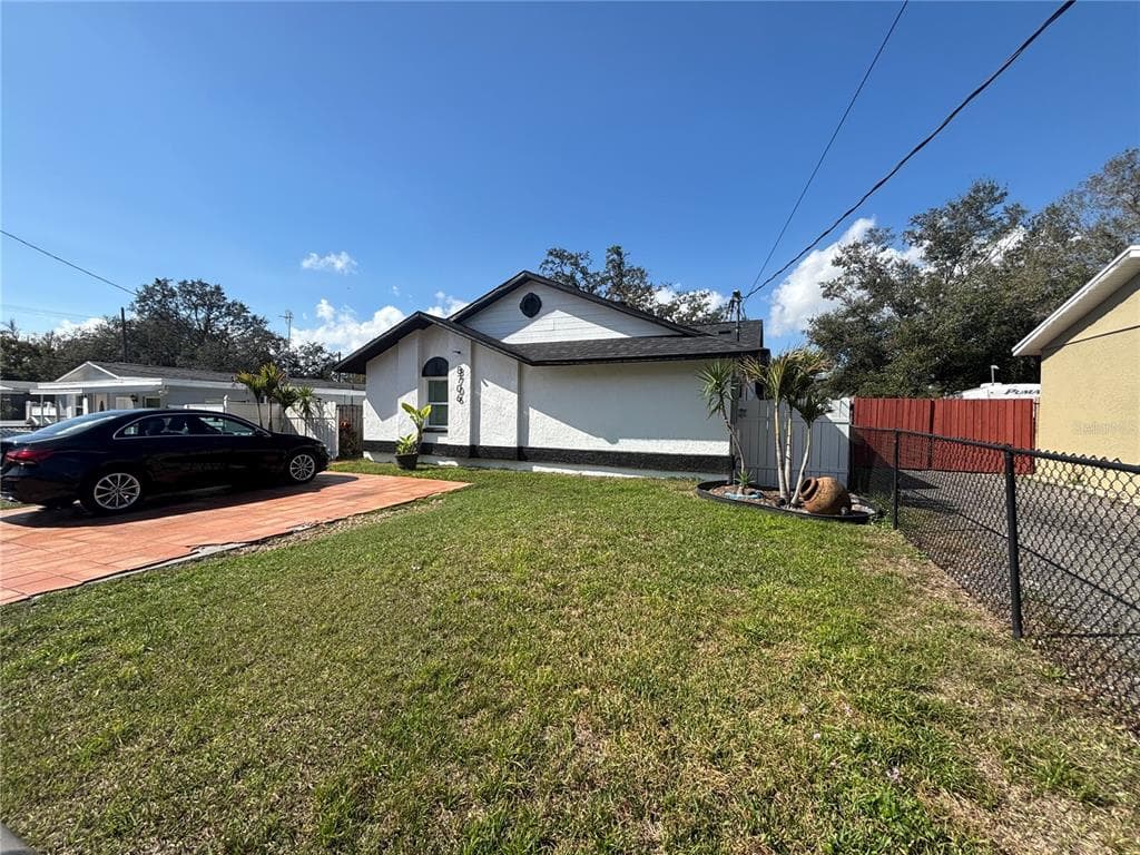 8706 N BOULEVARD TAMPA, FL 33604