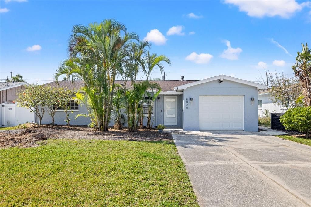 5926 BAYOU GRANDE BOULEVARD NE ST PETERSBURG, FL 33703