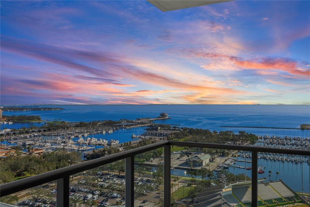 301 1ST STREET S UNIT 2104 ST PETERSBURG, FL 33701