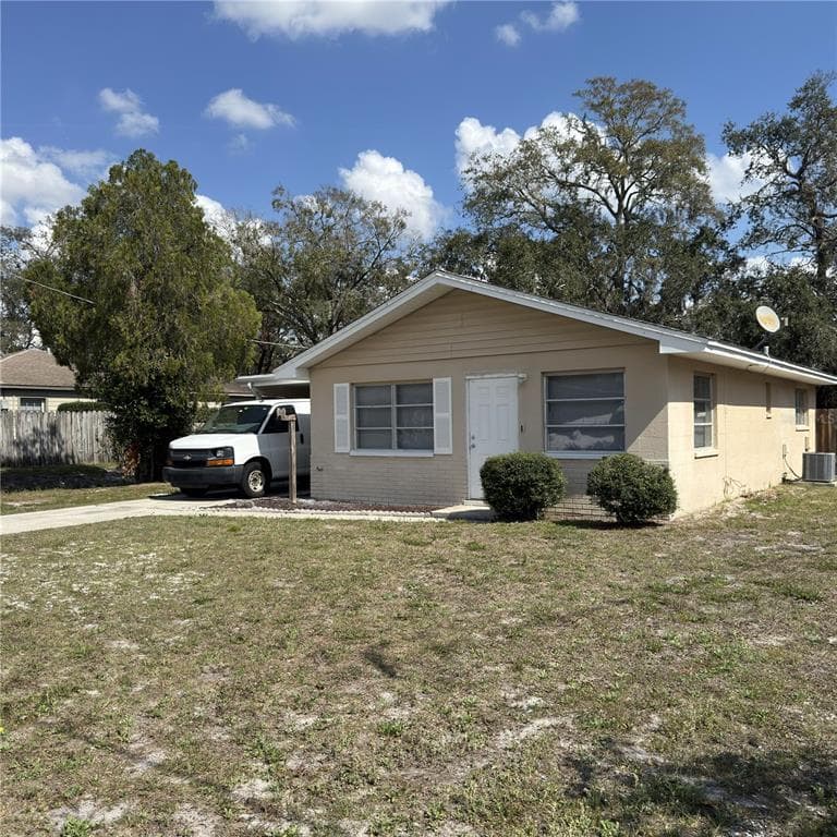 10411 N OTIS AVENUE TAMPA, FL 33612