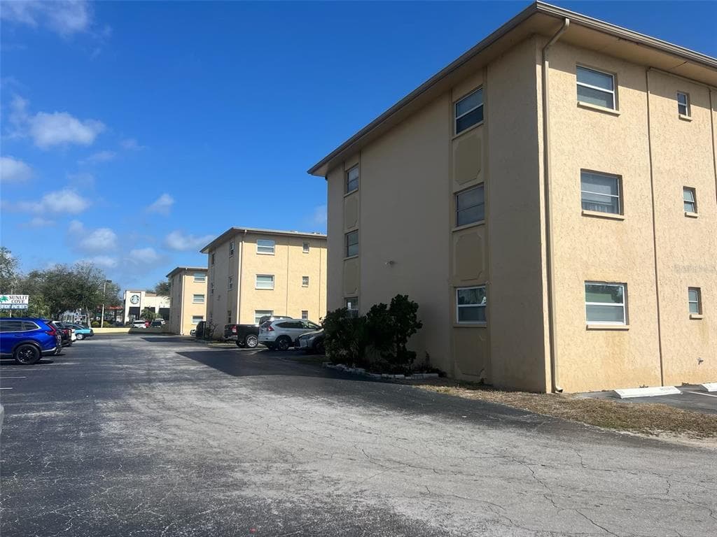 8701 4TH STREET N UNIT 108 ST PETERSBURG, FL 33702