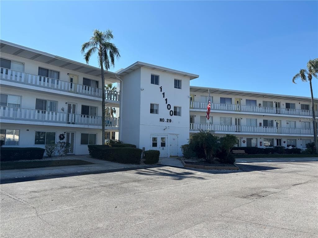 11100 86TH AVENUE UNIT 203 SEMINOLE, FL 33772