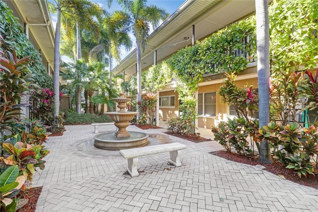 212 S CHURCH AVENUE UNIT 208 TAMPA, FL 33609