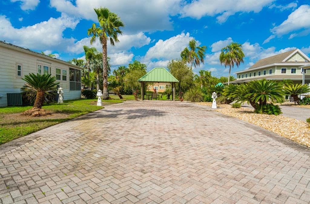 6948 AMANDA VISTA CIRCLE LAND O LAKES, FL 34637