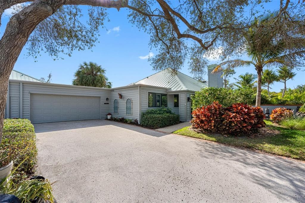 10351 LONGWOOD DRIVE SEMINOLE, FL 33777