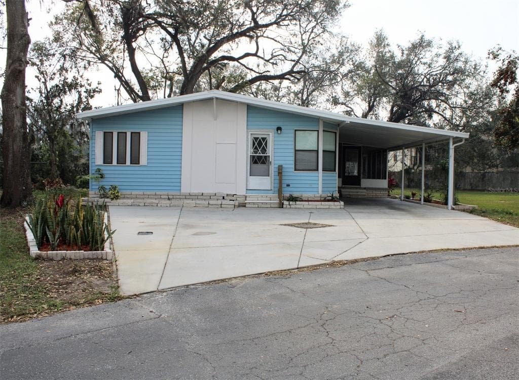 36012 BEGONIA AVENUE ZEPHYRHILLS, FL 33541
