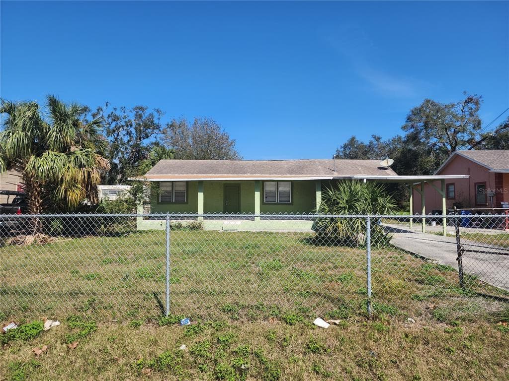 6935 W MOHAWK AVENUE TAMPA, FL 33634