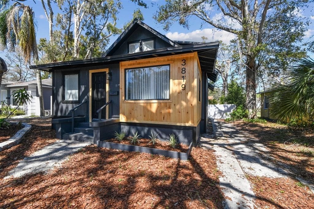 3819 QUEENSBORO AVENUE S ST PETERSBURG, FL 33711