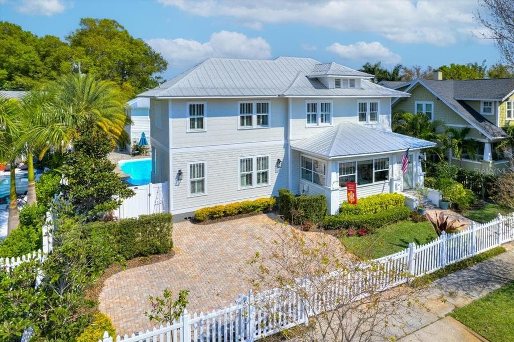 235 10TH AVENUE NE ST PETERSBURG, FL 33701