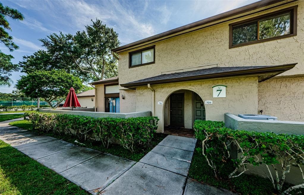 6262 142ND AVENUE N UNIT 710 CLEARWATER, FL 33760