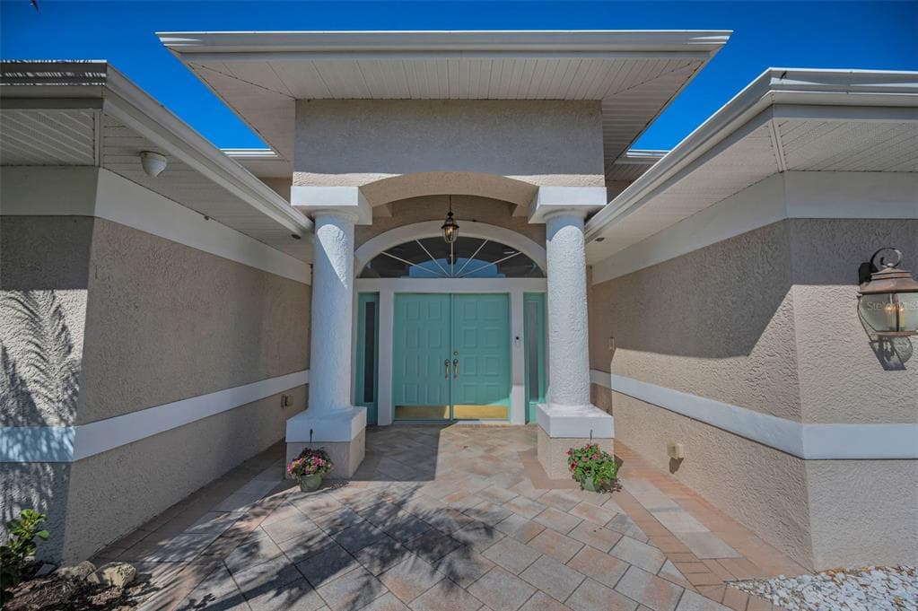 8155 ELISABETH LANE SEMINOLE, FL 33777