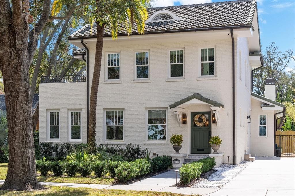 2412 W SUNSET DRIVE TAMPA, FL 33629
