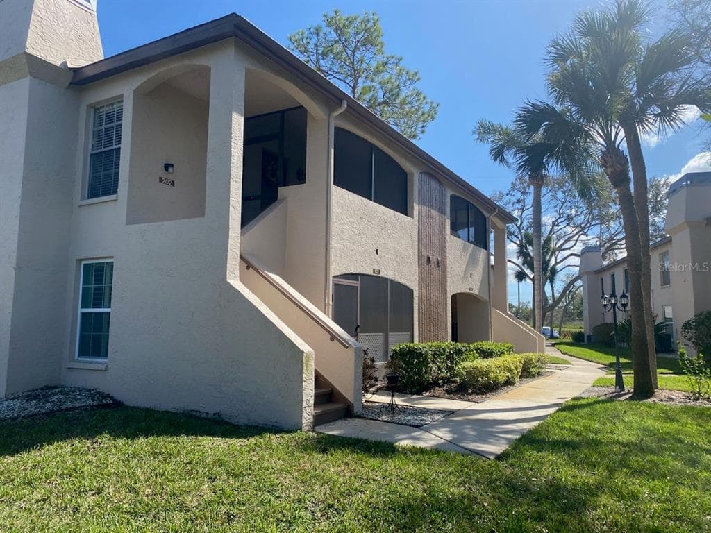 3024 BONAVENTURE CIRCLE UNIT 202 PALM HARBOR, FL 34684