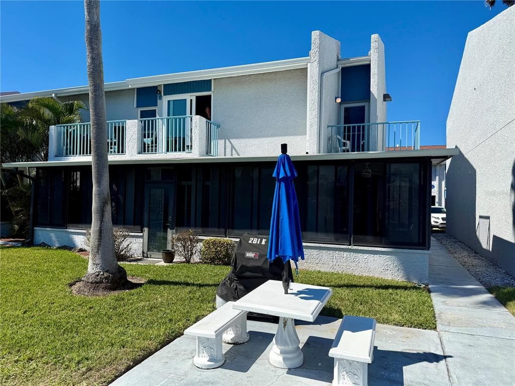 261 MEDALLION BOULEVARD UNIT D MADEIRA BEACH, FL 33708