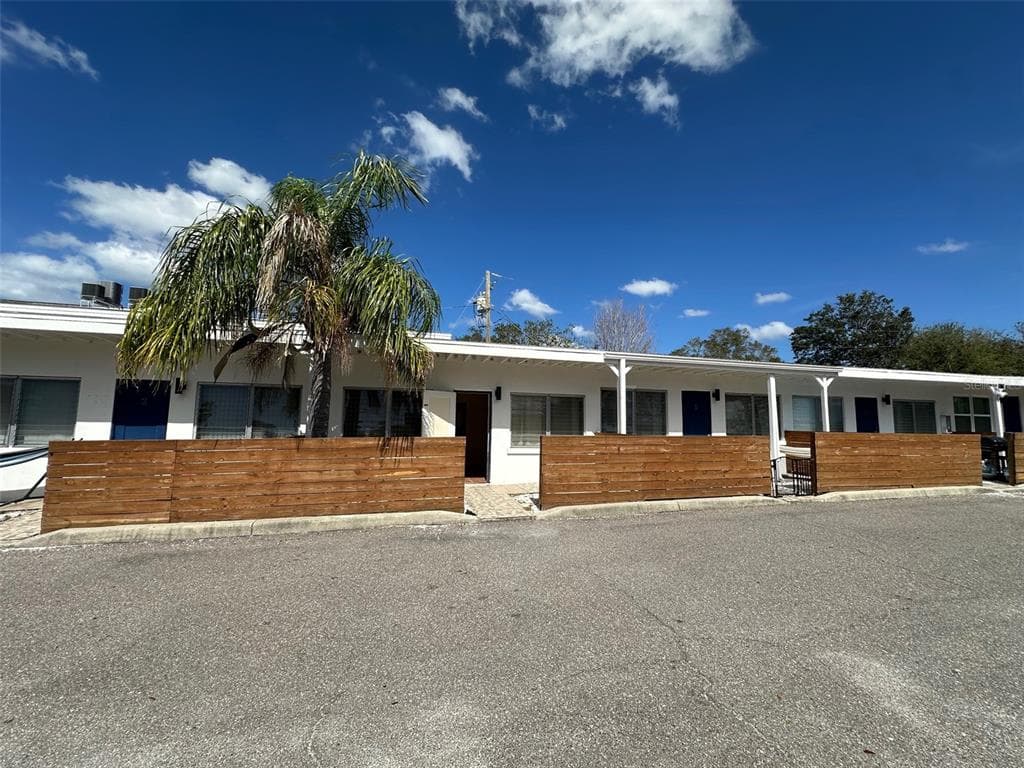2035 EDGEWATER DRIVE UNIT 4 CLEARWATER, FL 33755
