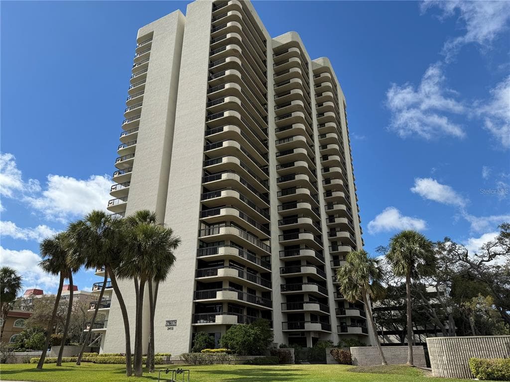2413 BAYSHORE BOULEVARD UNIT 205 TAMPA, FL 33629