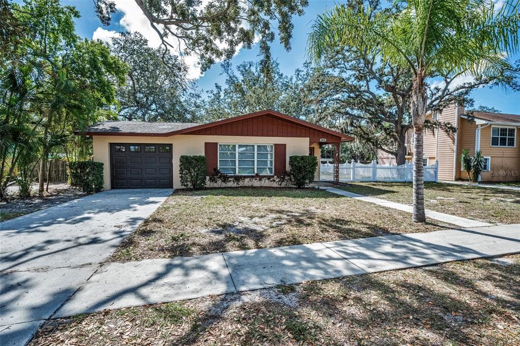 411 KENTUCKY AVENUE CRYSTAL BEACH, FL 34681