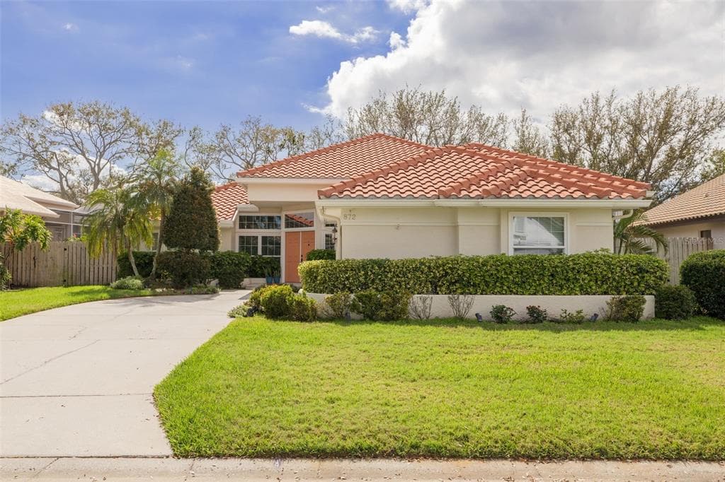 872 LIVE OAK TERRACE NE ST PETERSBURG, FL 33703