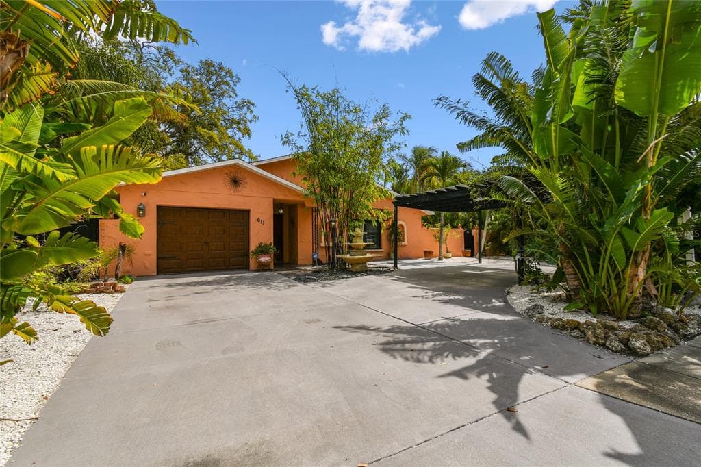 611 CASABELLA DRIVE BRADENTON, FL 34209