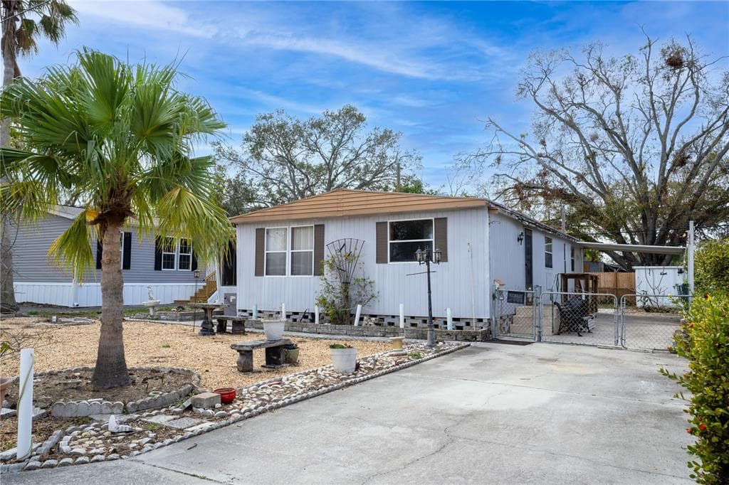 5254 YELLOW PINE STREET N ST PETERSBURG, FL 33709