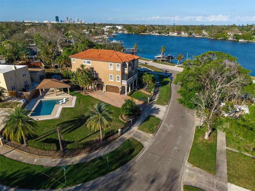 209 CORSINO WAY S ST PETERSBURG, FL 33705