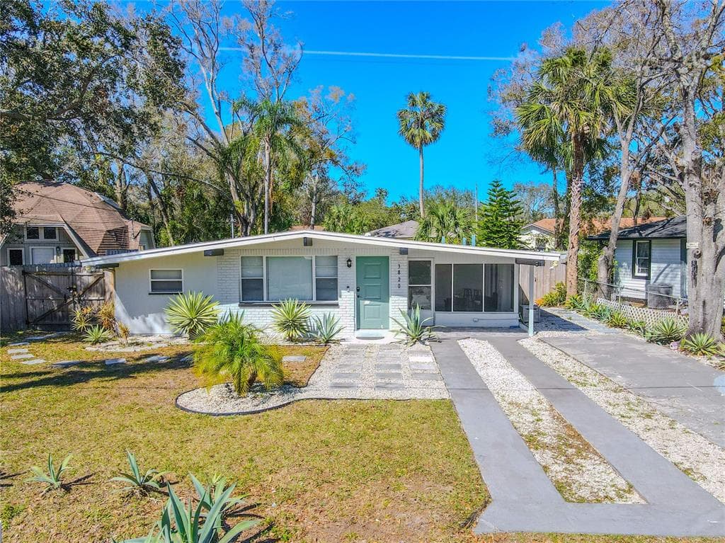 3820 E LAKESHORE DRIVE TAMPA, FL 33604