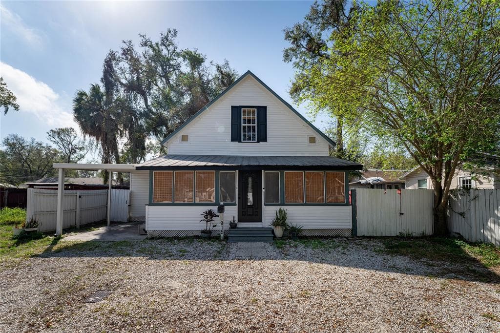 915 E NORTH BAY STREET TAMPA, FL 33603