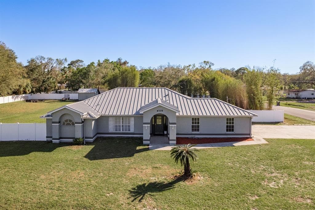 6705 MYRNA DRIVE TAMPA, FL 33619