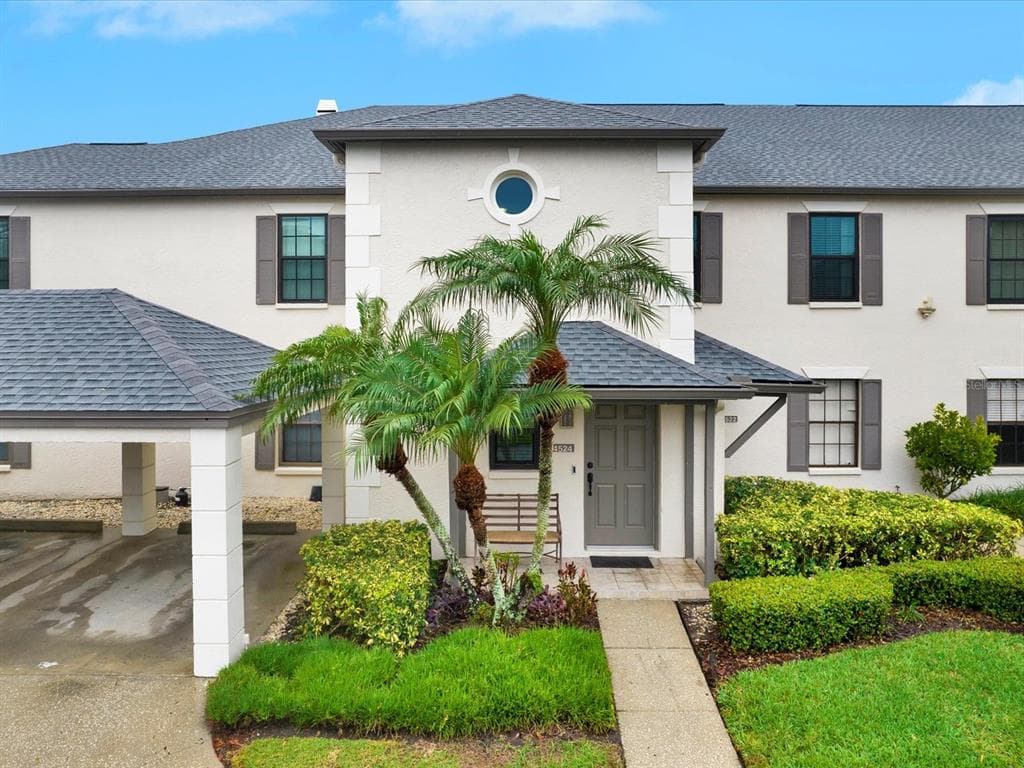 4524 SOUTHAMPTON COURT UNIT 4524 TAMPA, FL 33618