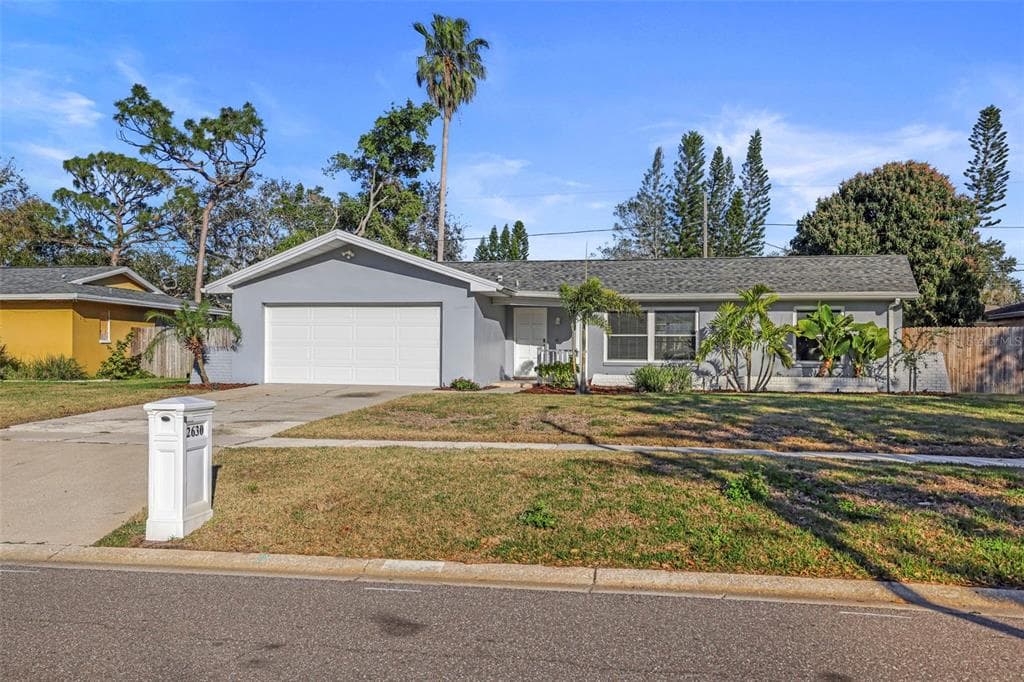 2630 PINEWOOD DRIVE DUNEDIN, FL 34698