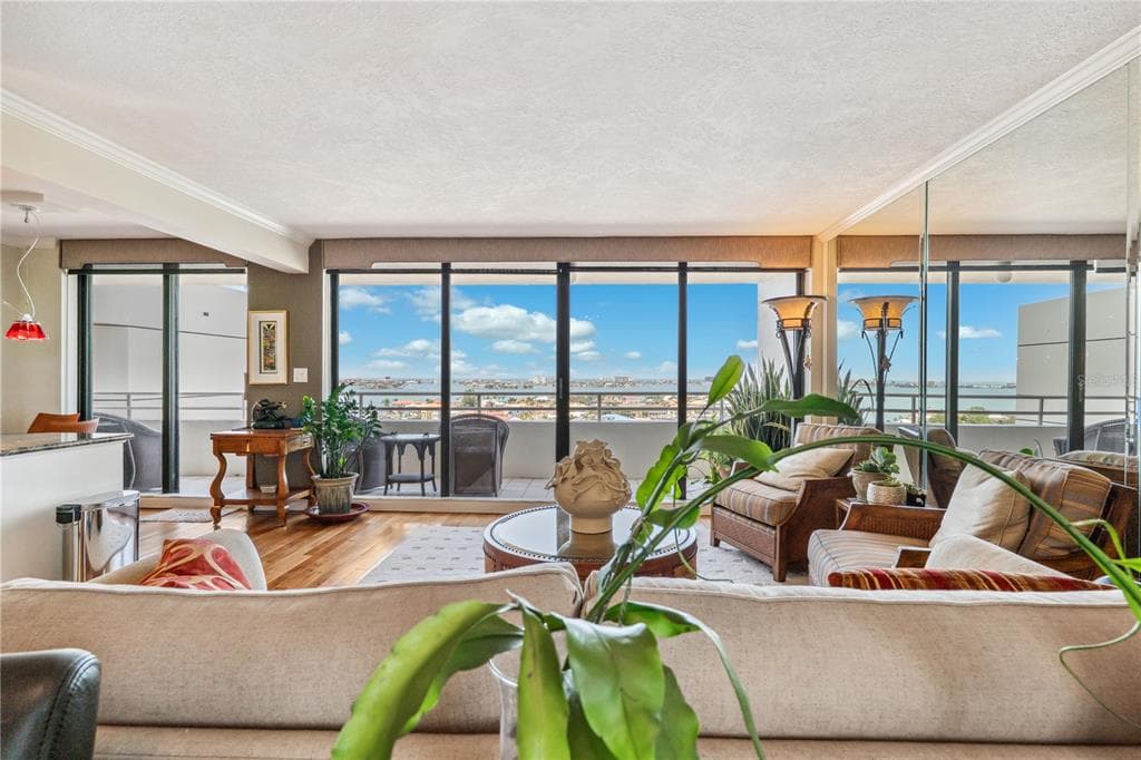 5950 PELICAN BAY PLAZA S UNIT PH-2F GULFPORT, FL 33707
