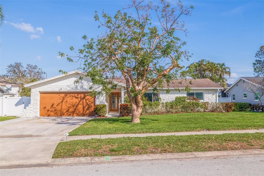 6101 TANGLEWOOD DRIVE NE ST PETERSBURG, FL 33703