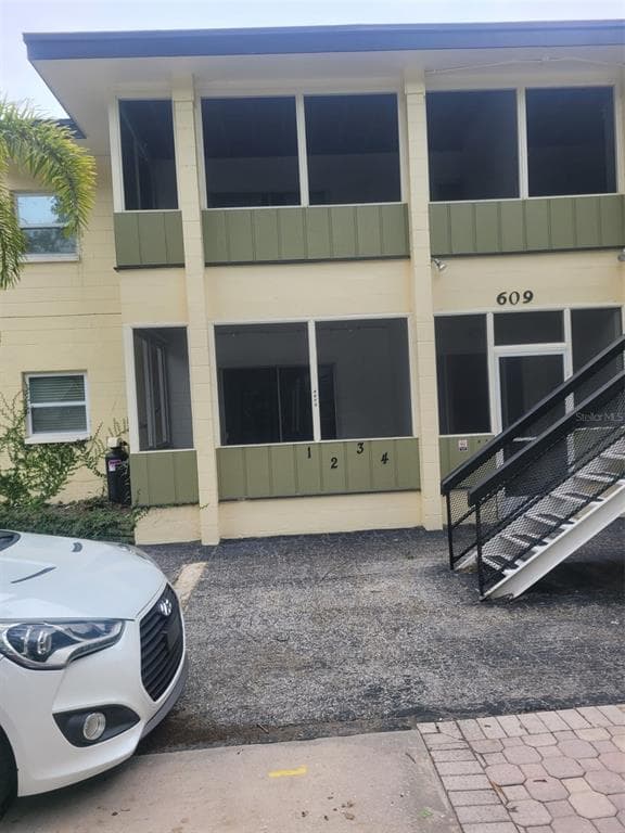 609 OAK AVENUE UNIT 4 CLEARWATER, FL 33756