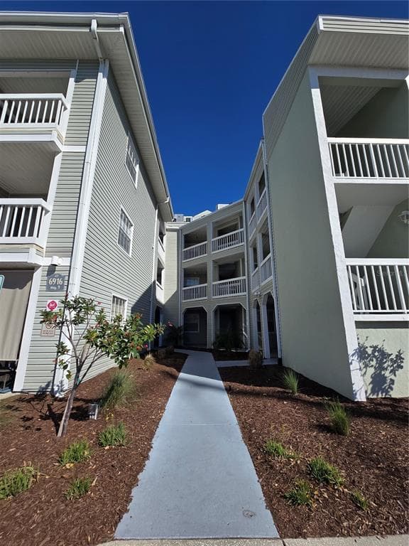 6916 STONESTHROW CIRCLE N UNIT 9107 ST PETERSBURG, FL 33710
