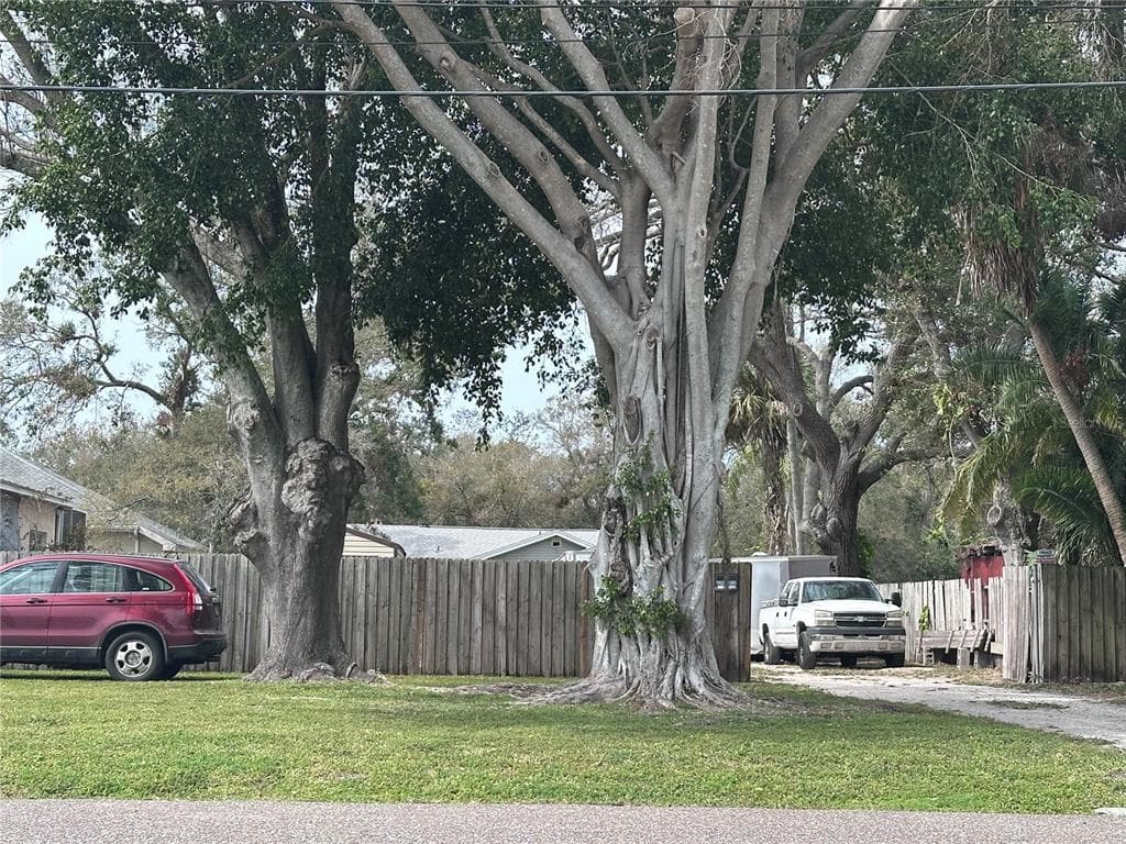 5240 66TH WAY N ST PETERSBURG, FL 33709