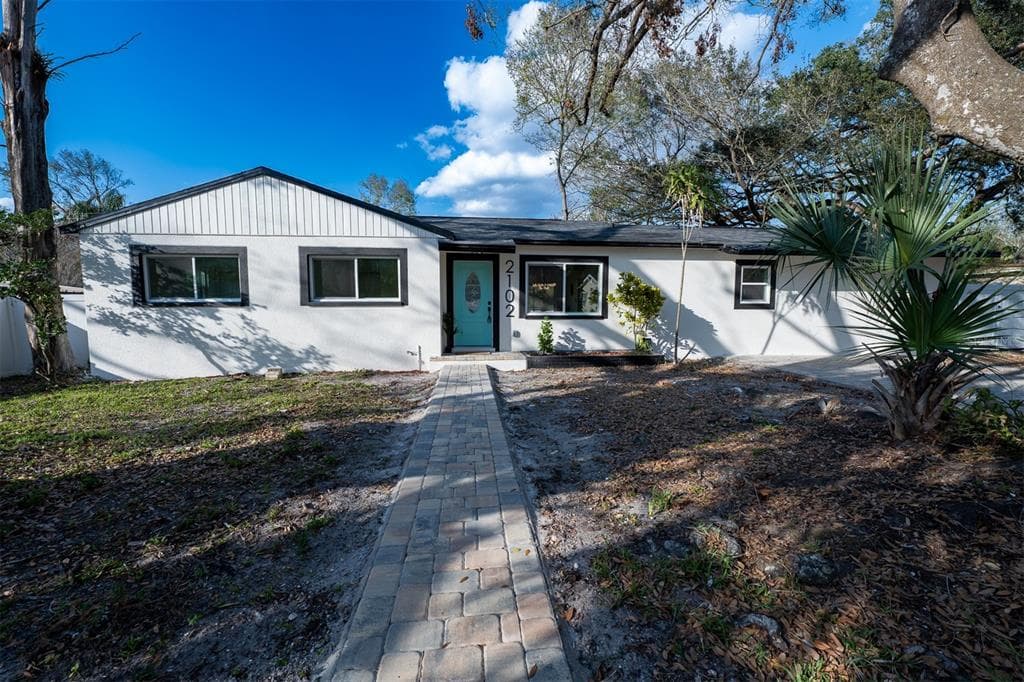 2102 E HAMILTON AVENUE