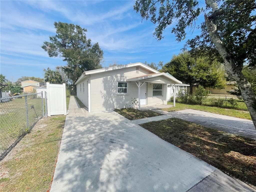 301 BASSEDENA CIRCLE N LAKELAND, FL 33805
