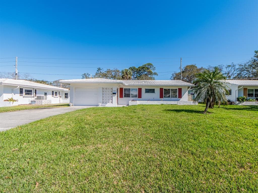 8623 140TH WAY SEMINOLE, FL 33776