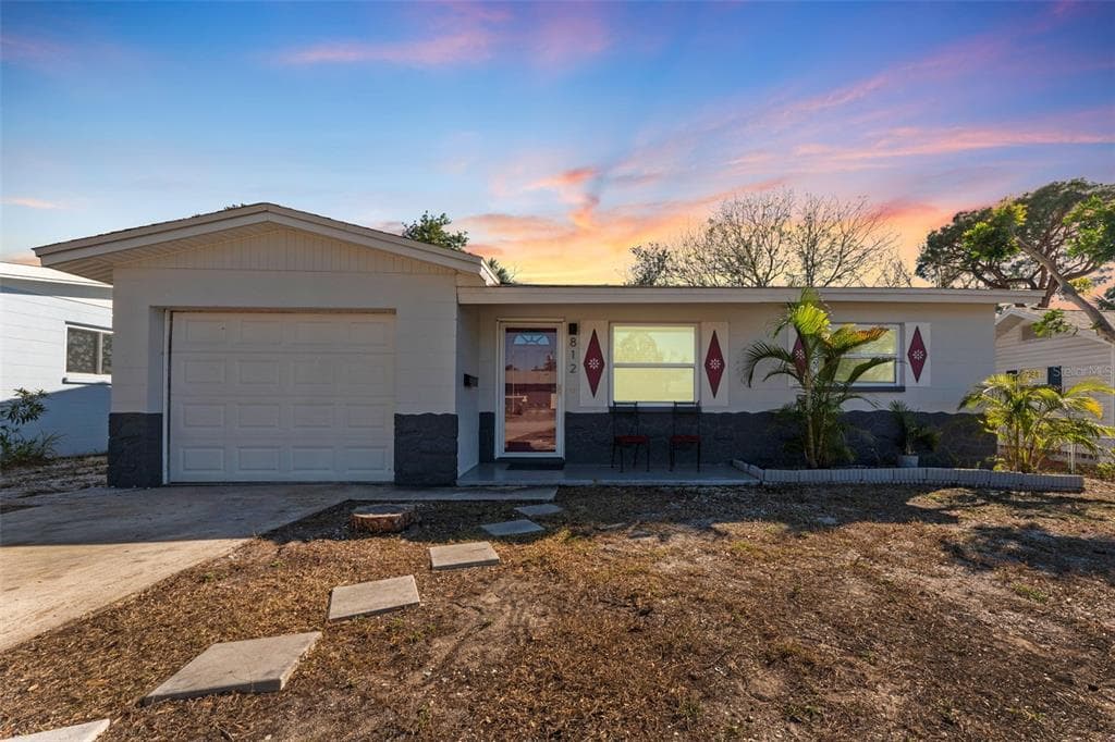 812 52ND AVENUE S ST PETERSBURG, FL 33705