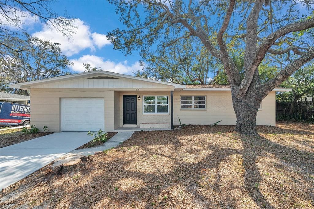1915 MERIDEL AVENUE TAMPA, FL 33612