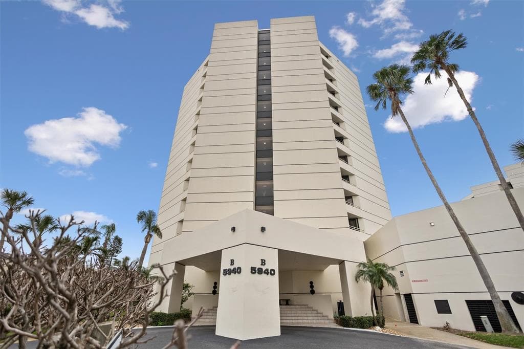 5940 PELICAN BAY PLAZA S UNIT 1005 GULFPORT, FL 33707