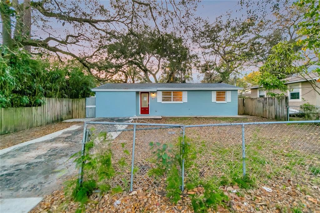 8914 N OLA AVENUE TAMPA, FL 33604