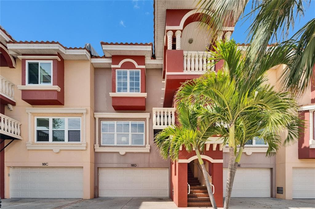 118 131ST AVENUE E UNIT 4 ST PETERSBURG, FL 33708