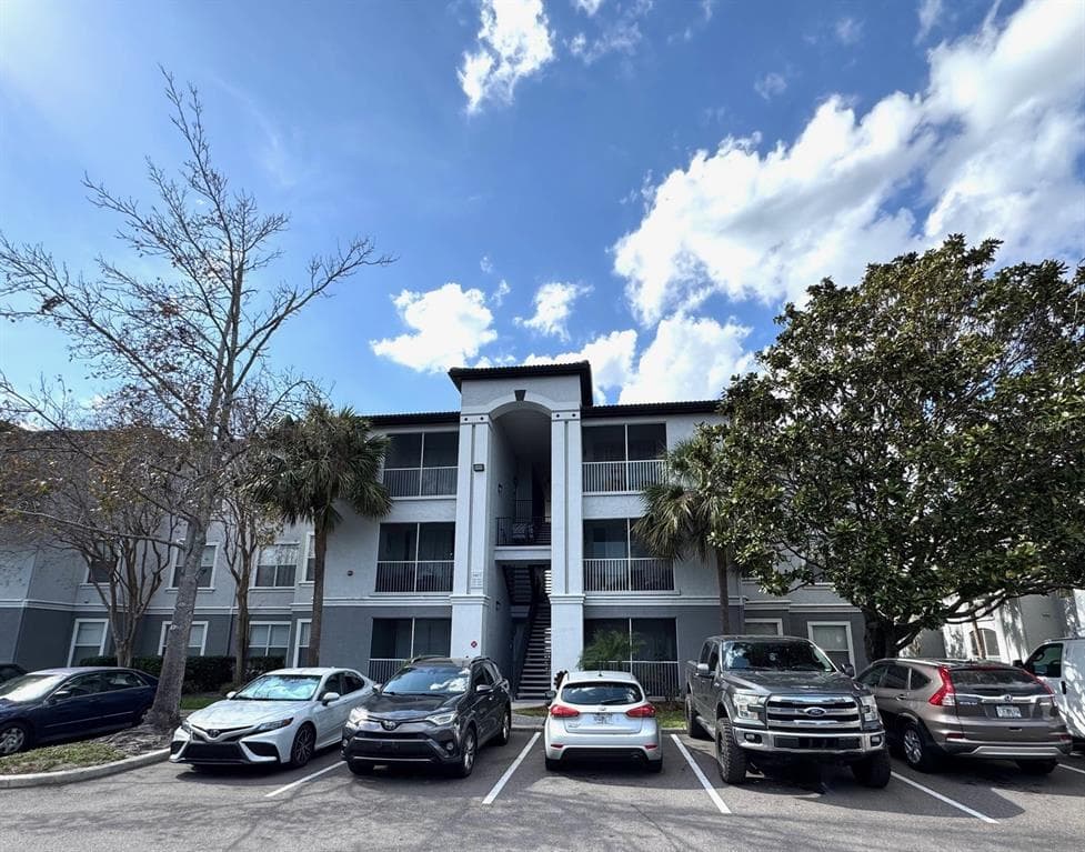 5817 LEGACY CRESCENT PLACE UNIT 302 RIVERVIEW, FL 33578